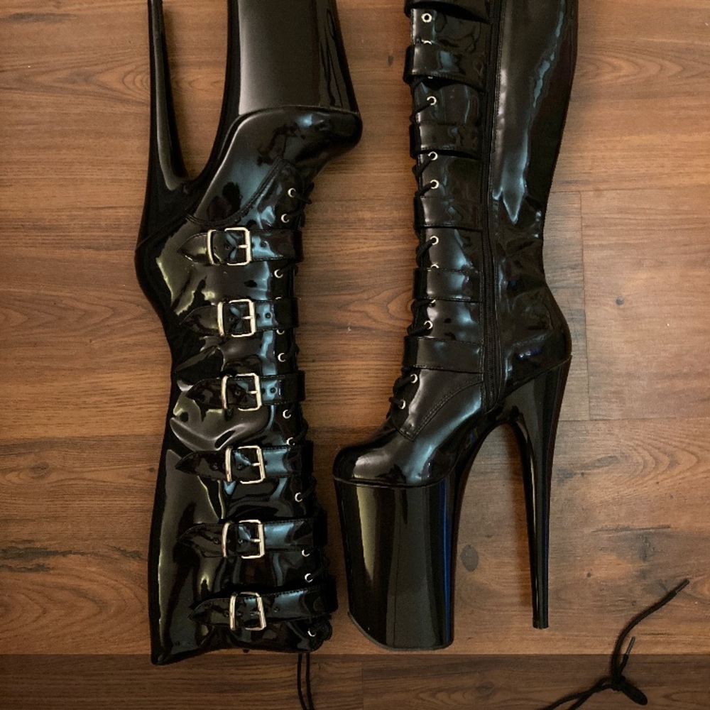 Pleaser 9” boots